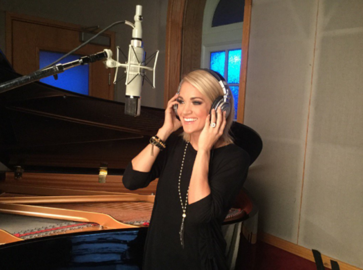 Carrie Underwood records the SNF theme song for the 2016-17 season.
